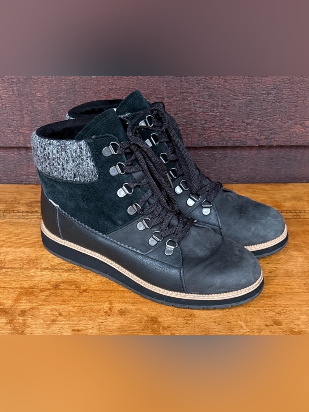 Tom’s Mesa Black and Gray Lace-Up Waterproof Ankle Boots Women’s size 10